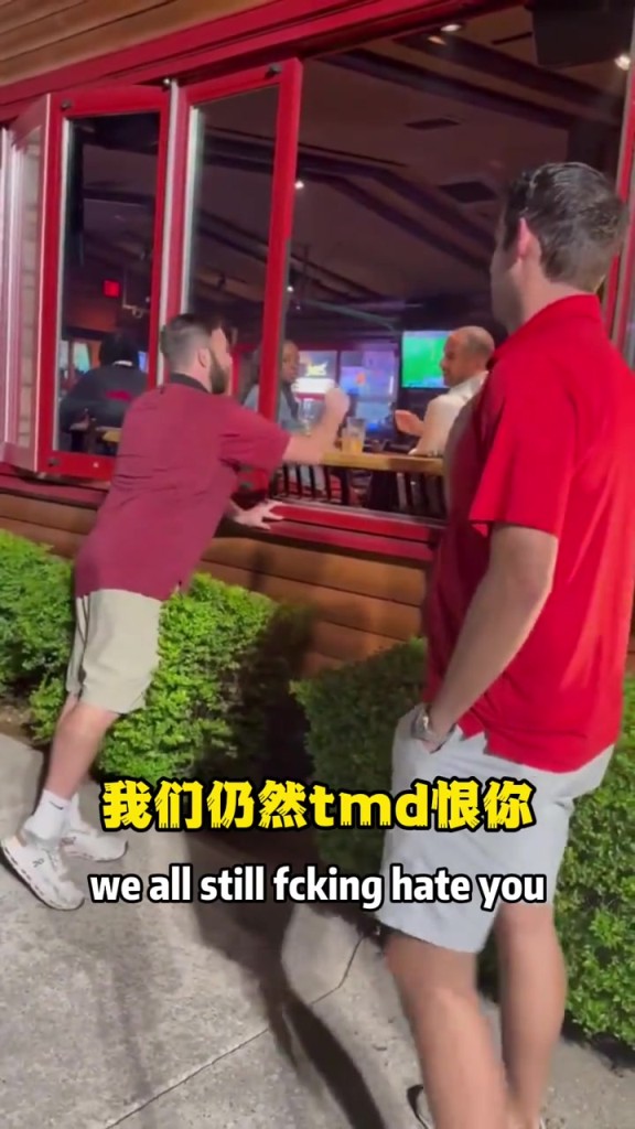 余恨未消！獨(dú)行俠球迷偶遇尼克-哈里森：我們?nèi)匀籘MD恨你！